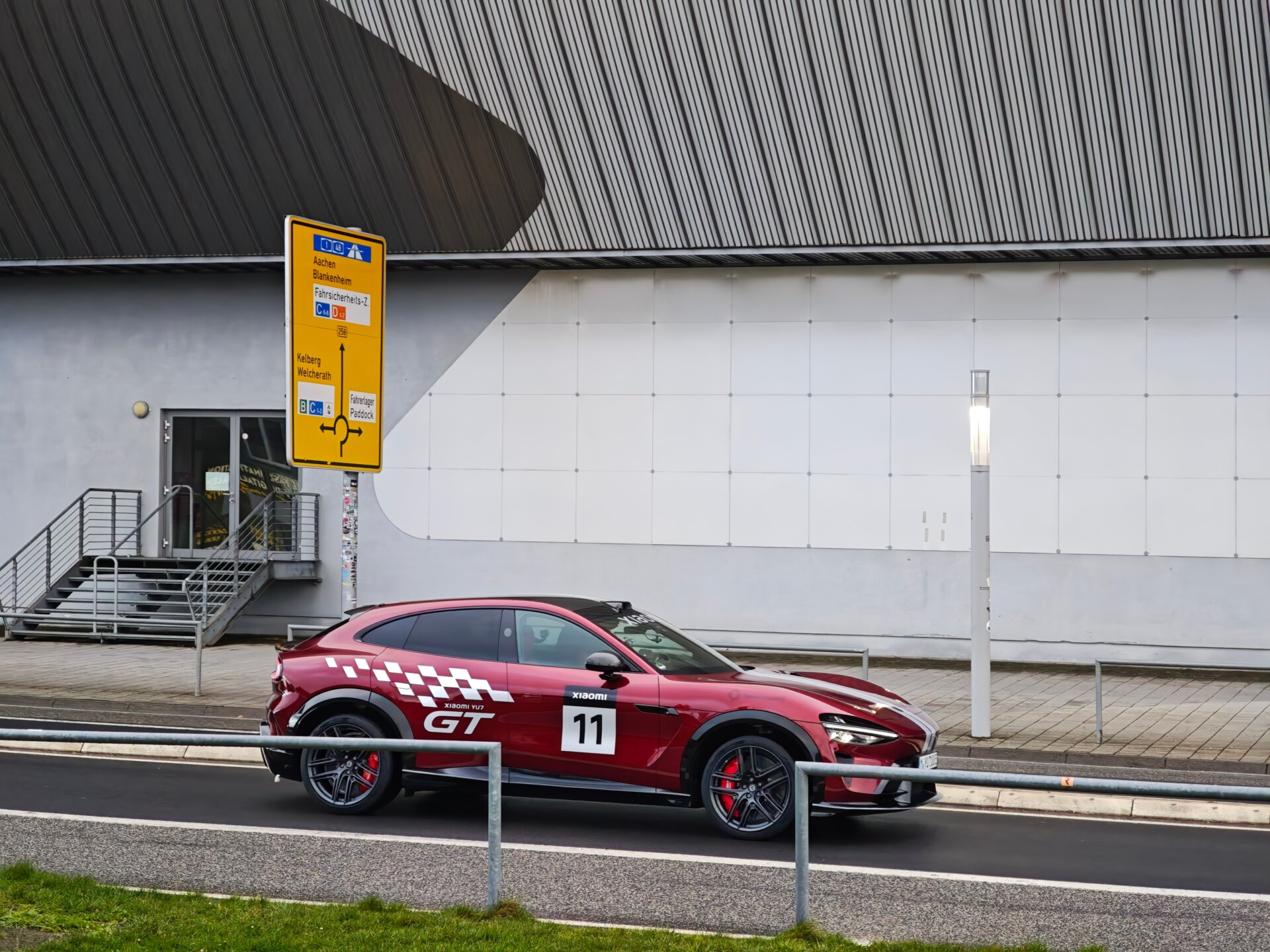 La Xiaomi YU7 GT llega a Nürburgring en color rojo Racing y con 990 CV 3 Xiaomi YU7 GT 1