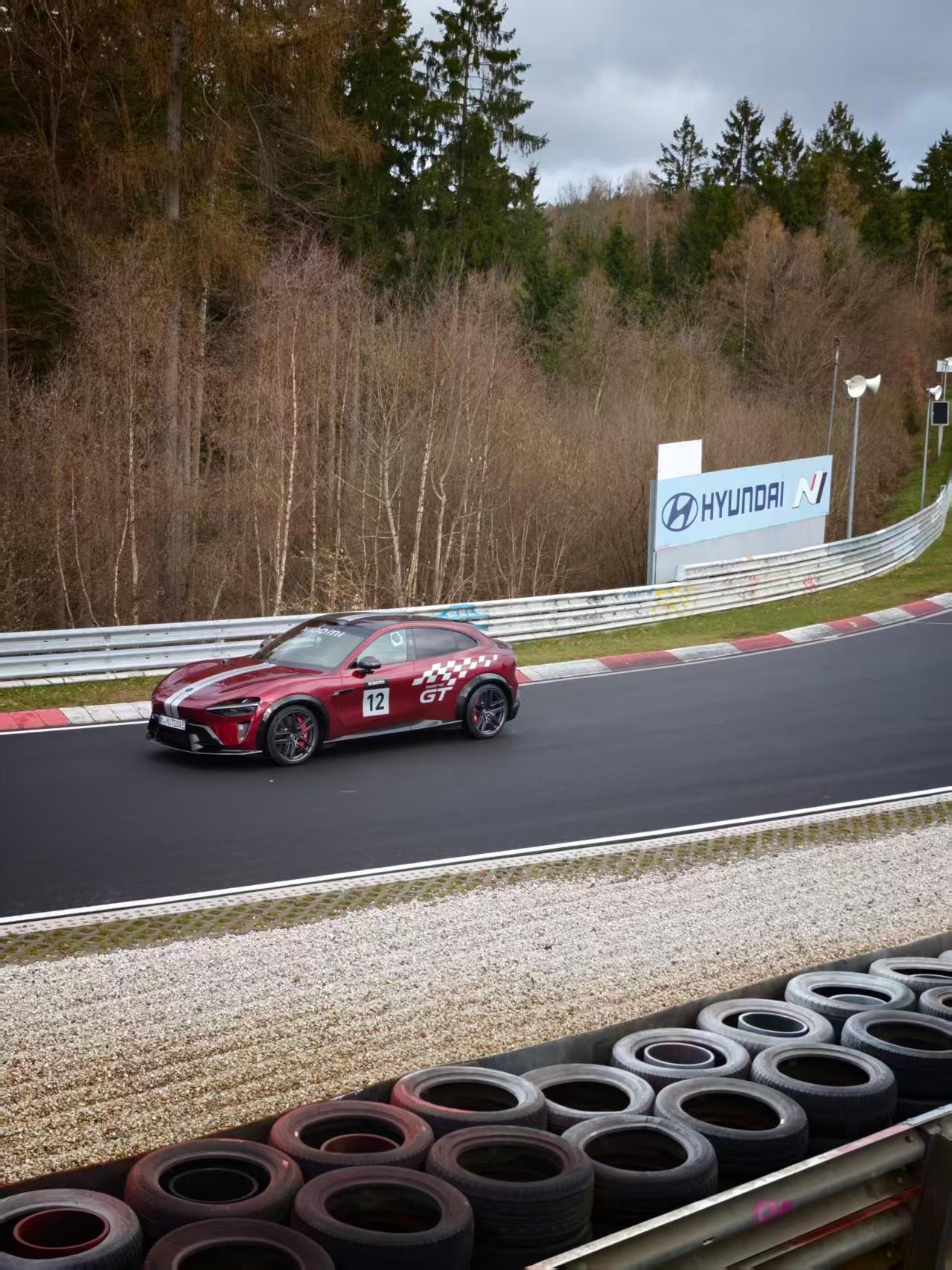 La Xiaomi YU7 GT llega a Nürburgring en color rojo Racing y con 990 CV 4 Xiaomi YU7 GT 5