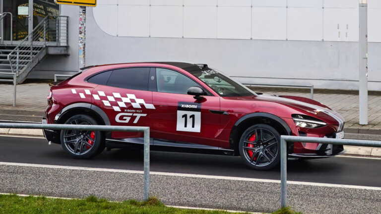 La Xiaomi YU7 GT llega a Nürburgring en color rojo Racing y con 990 CV